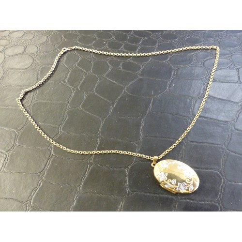 774 - 9ct gold necklace and 9ct locket pendant, combined 7g.