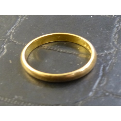 773 - 22ct gold wedding band, size O, 4,93g.