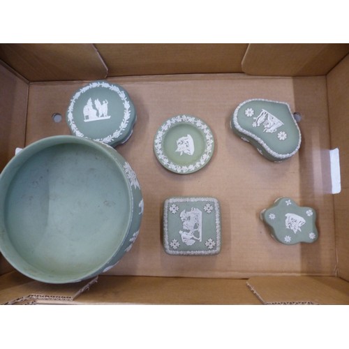 417 - Wedgwood jasper ware in sage green to include a footed fruit bowl, lidded boxes etc (1 tray).