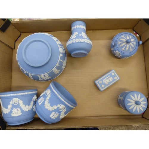 420 - Wedgwood jasper ware in powder blue to include a fruit bowl, 2 small planters, lidded pot etc (1 tra... 