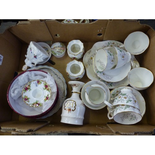 592 - Mixed ceramics to include a complete Spencer Stevenson tea set, boxed Royal Albert candlestick holde... 