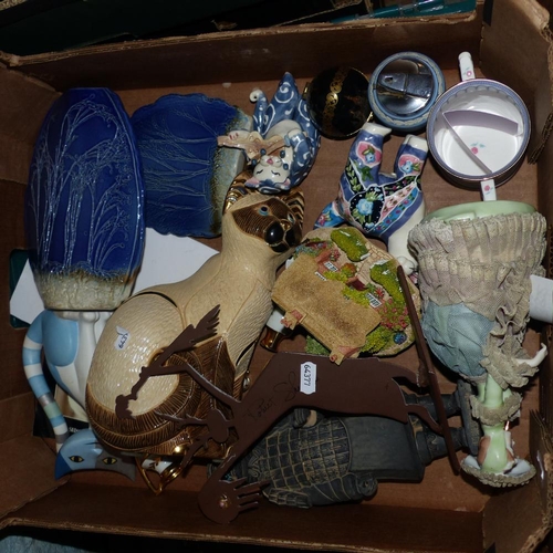 560 - A mixed collection of items to include cat figures, Malaysian vases, Lilliput Lane cottage etc (1 tr... 