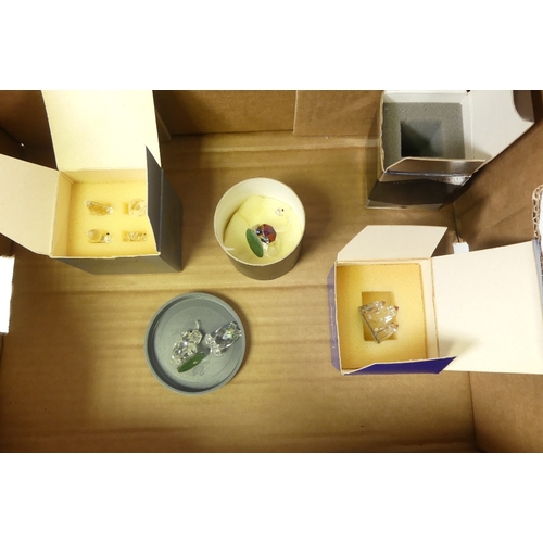 209 - Crystal glass to include owl, pink castle, snail, swan, turtle etc(1Tray)