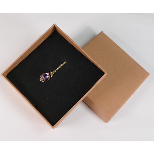 712 - 9ct gold amethyst pendant and chain, 1.8g.