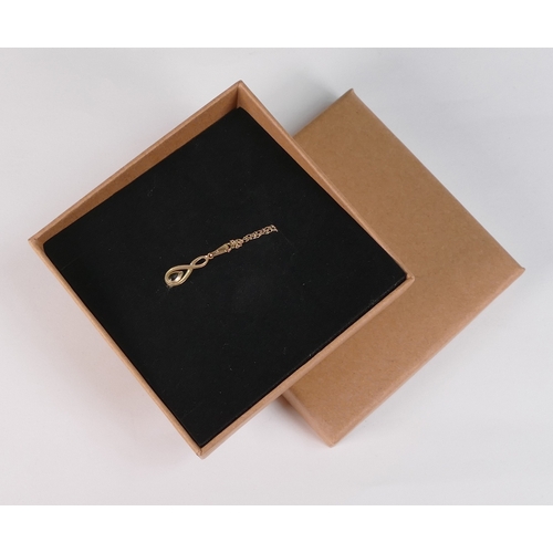 714 - 9ct gold pendant set with green stone and 9ct gold chain, 1g.