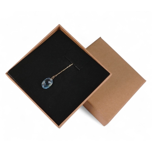 723 - 9ct gold pendant set with white coloured stone and 9ct gold chain, 1.7g.