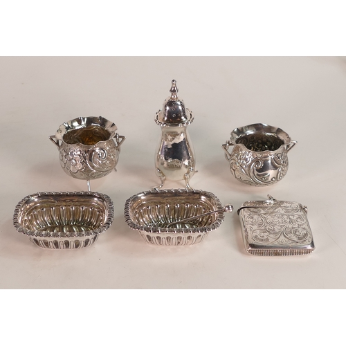 770 - 7 x hallmarked silver items including vesta, pair of salts & a spoon, 2 small cauldrons & a pepper, ... 