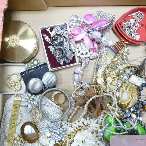 531 - A good collection of quality costume jewellery including silver, brooches, pendants, chains, watches... 