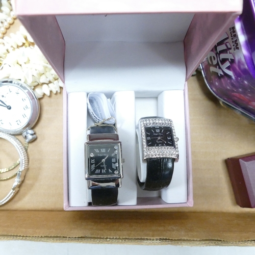 531 - A good collection of quality costume jewellery including silver, brooches, pendants, chains, watches... 