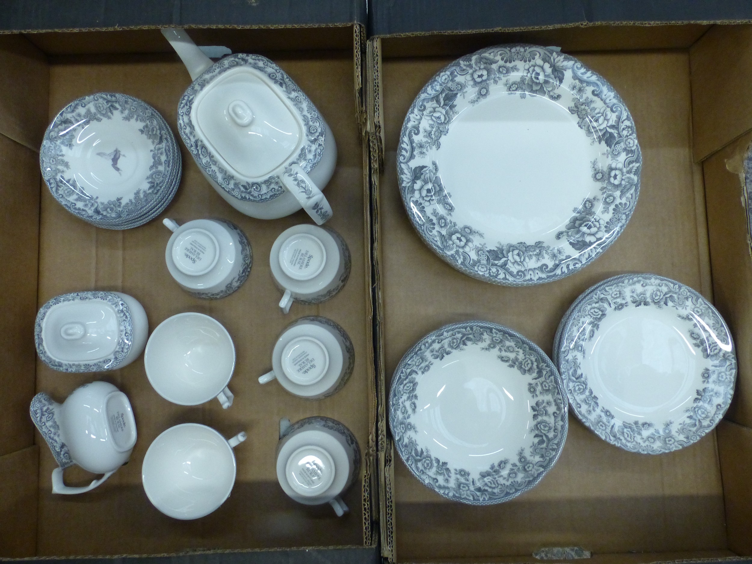 Spode tea set and dinner set in the Delemere Rural pattern (33 pieces ...