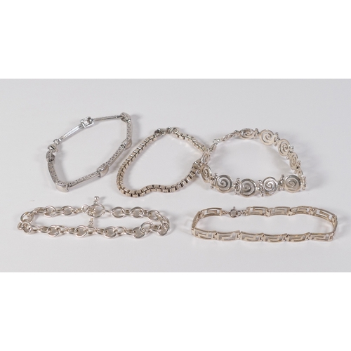 771 - 5 x sterling silver bracelets, 66.8g
