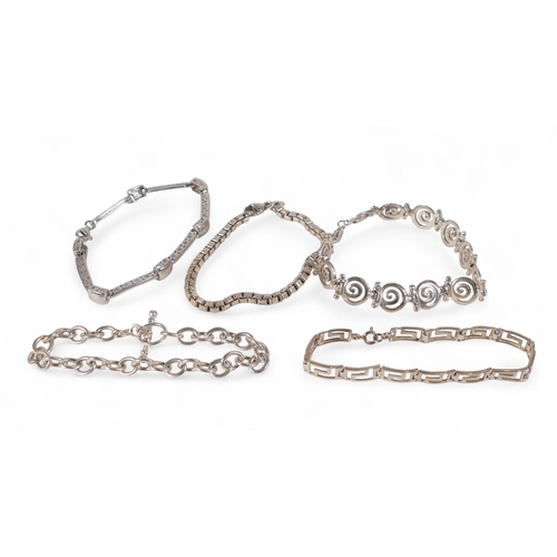 771 - 5 x sterling silver bracelets, 66.8g