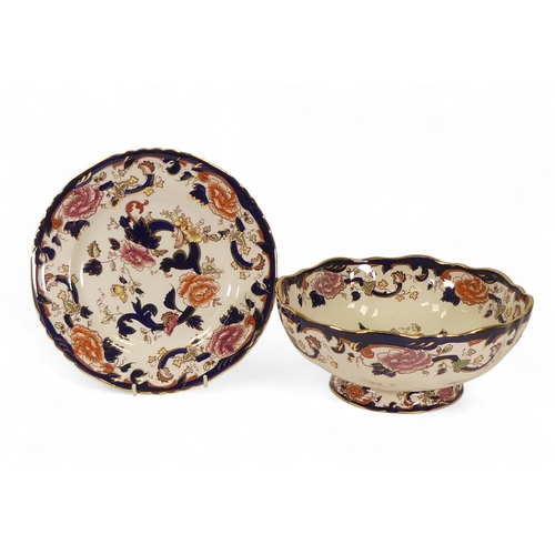 318 - Masons Ironstone Blue Mandalay to include:- Large footed scalloped edged fruit bowl, dinner plate, 2... 
