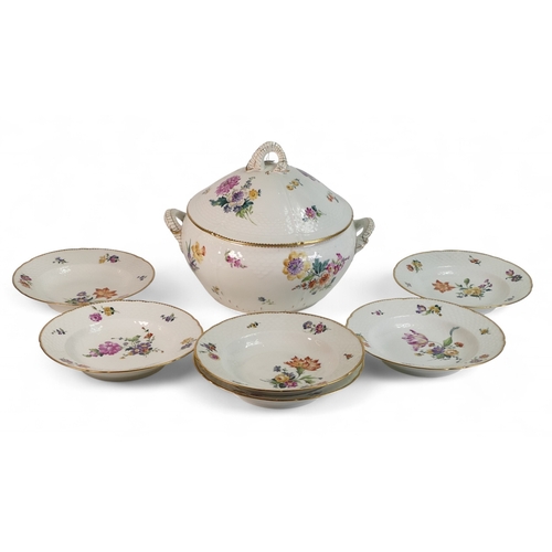 478 - Royal Copenhagen Bing and Grondahl porcelain set of plates & tureen (A/F), hand painted in the Dresd... 