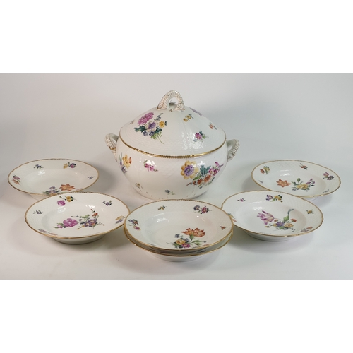 478 - Royal Copenhagen Bing and Grondahl porcelain set of plates & tureen (A/F), hand painted in the Dresd... 