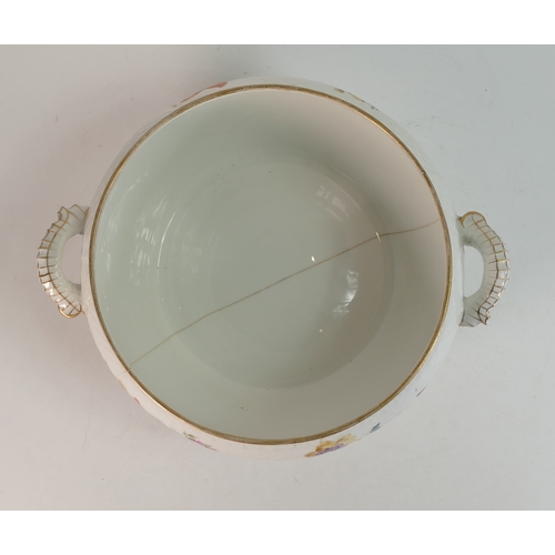 478 - Royal Copenhagen Bing and Grondahl porcelain set of plates & tureen (A/F), hand painted in the Dresd... 