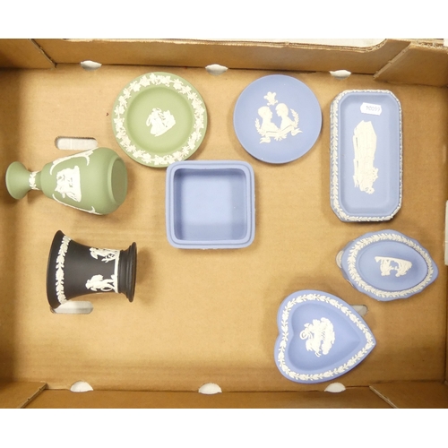 370 - A collection of Wedgwood jasperware to include pin dishes, trinket dishes, bud vase and trumpet vase... 