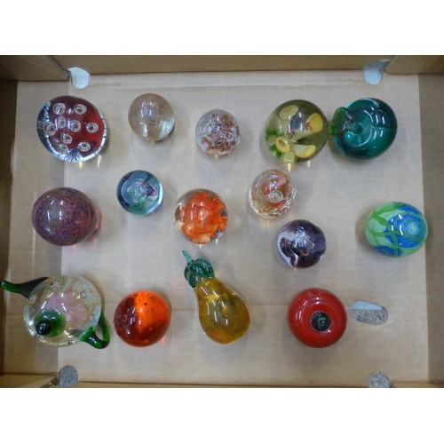 302 - A collection of art glass paperweights, including Caithness (15)(1 tray).
