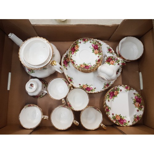 315 - Royal Albert Old Country Roses pattern 22-piece tea set (22)(1 tray).