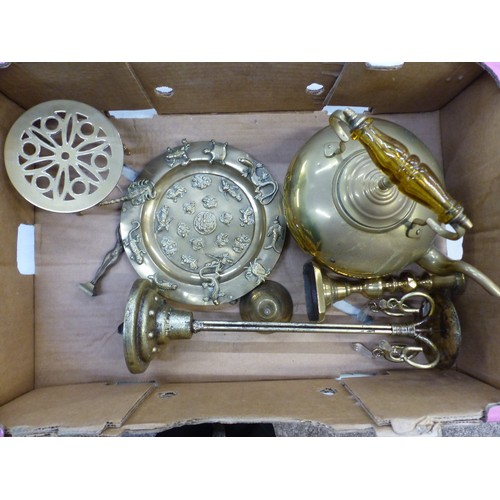 385 - Collection of mixed metalware to include a brass Buddhist alms plate, brass kettle, brass bottle ope... 