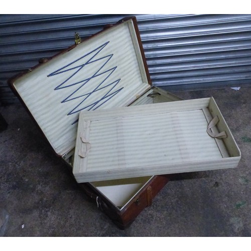 606 - Vintage brown Featherweight Flaxite Fibre steamer trunk with a wooden frame, leather straps and bras... 