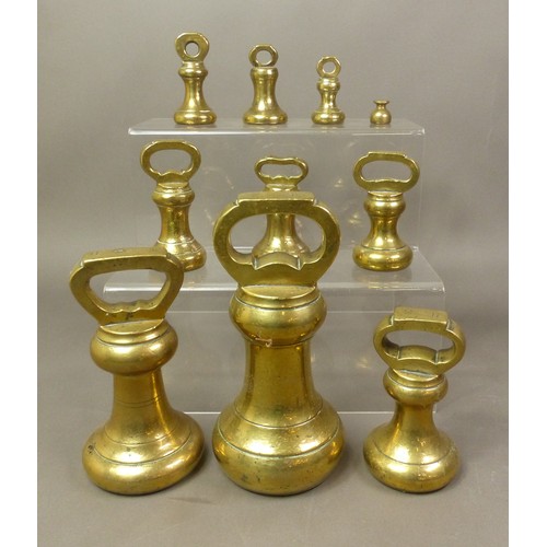 220 - Graduated set of brass weights, 1oz - 7lb (10),