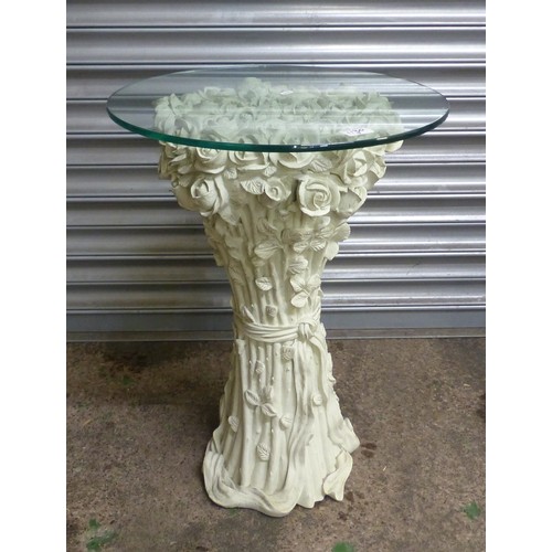 674 - Modern composite pedestal table with entwined rose decoration in a pale green finish and a floating ... 