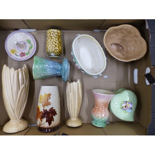 362 - A collection of Sylvac Art Deco/mid-century ceramic items to include vases, planters, etc (10)(1 tra... 