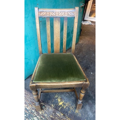 661 - Oak refectory style dining table, and a set of 4 dining chairs, table top measures 136cm x 82cm (5).