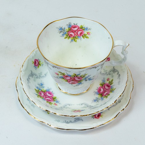 373 - Royal Albert 'Tranquillity' part tea/dinner set to include:- five tea cups, five saucers, five side ... 