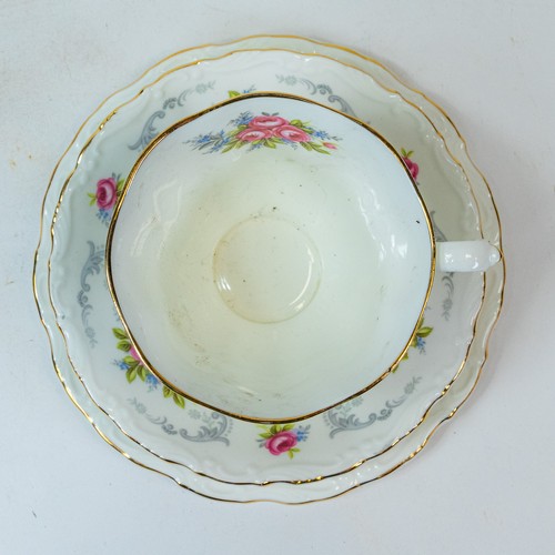 373 - Royal Albert 'Tranquillity' part tea/dinner set to include:- five tea cups, five saucers, five side ... 