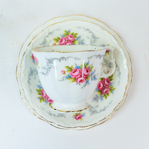 373 - Royal Albert 'Tranquillity' part tea/dinner set to include:- five tea cups, five saucers, five side ... 