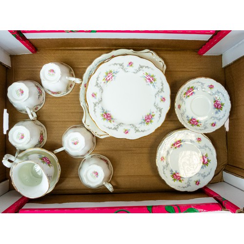 373 - Royal Albert 'Tranquillity' part tea/dinner set to include:- five tea cups, five saucers, five side ... 