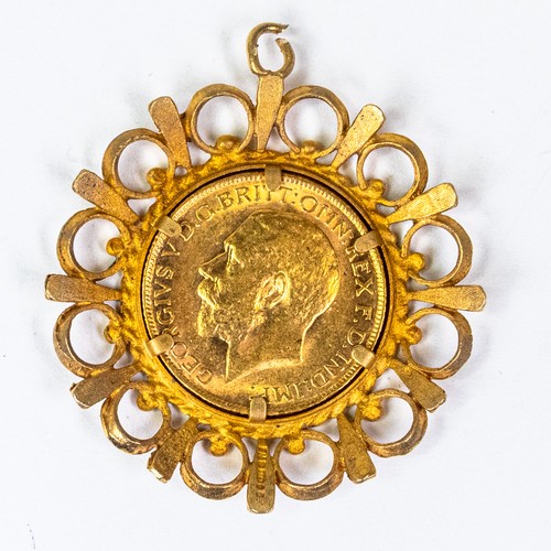 King George Gold Full Sovereign, dated 1913, in 9ct gold ornate mount, 13g.