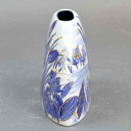 17 - Anita Harris, small Opaline & gold lustre Kingfisher vase. Gold signed.