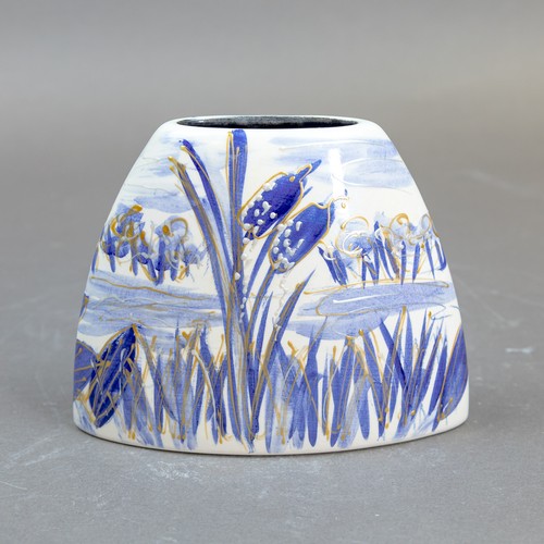 17 - Anita Harris, small Opaline & gold lustre Kingfisher vase. Gold signed.