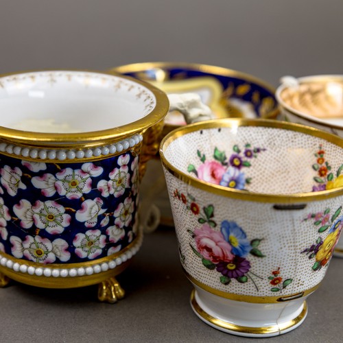 40 - A collection of 18th and 19th century porcelain tea cups in various patterns from different manufact... 