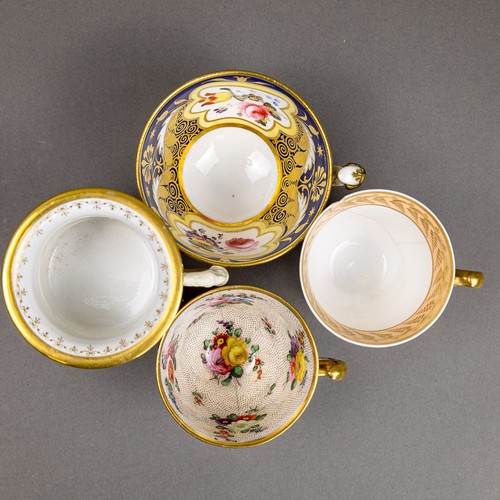 40 - A collection of 18th and 19th century porcelain tea cups in various patterns from different manufact... 
