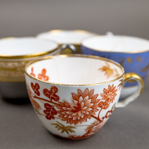 42 - A collection of 18th and 19th century porcelain tea cups in various patterns from different manufact... 