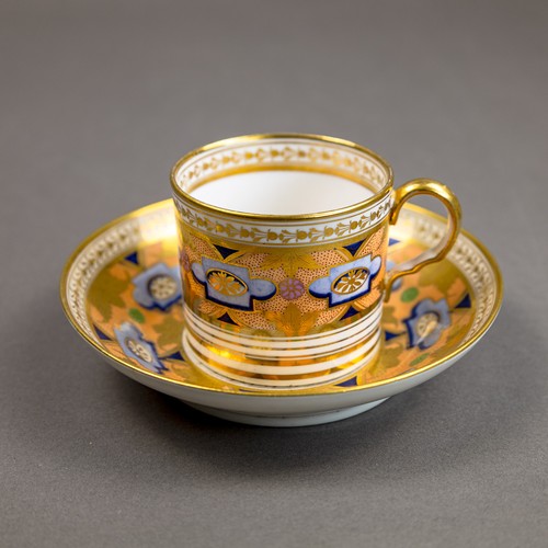 44 - A collection of 18th and 19th century porcelain coffee cans in various patterns from different manuf... 