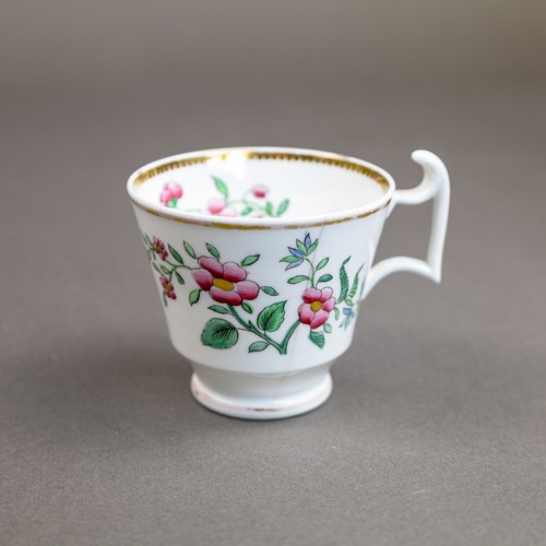 60 - A collection of 19th century porcelain tea cups in various patterns from different manufacturers, de... 