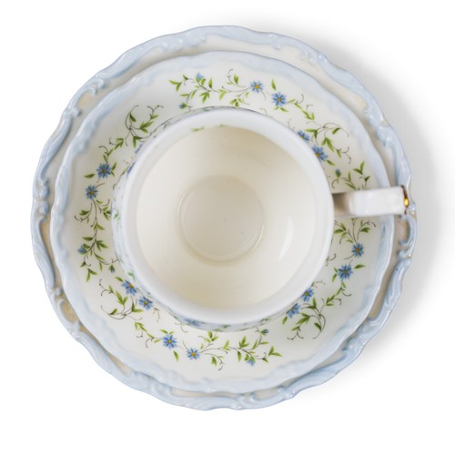 Royal Albert Caroline pattern part tea, coffee and dinner sets to ...