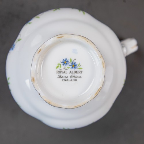 Royal Albert Caroline pattern part tea, coffee and dinner sets to ...