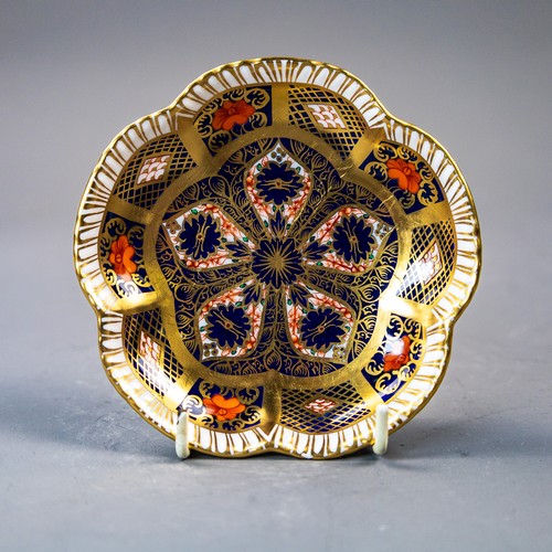 Royal Crown Derby to include 2 handled loving cup, circular scalloped ...