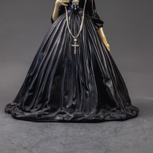Royal Doulton early figurine, Doris Keane as Cavallini HN90, impressed ...