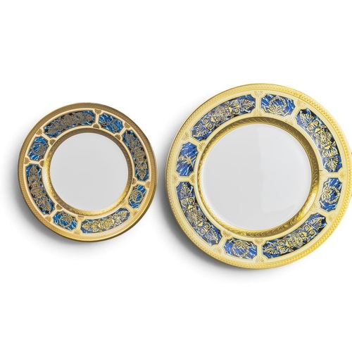 A group of De Lamerie pieces to include 3 dinner plates, 4 sandwich ...