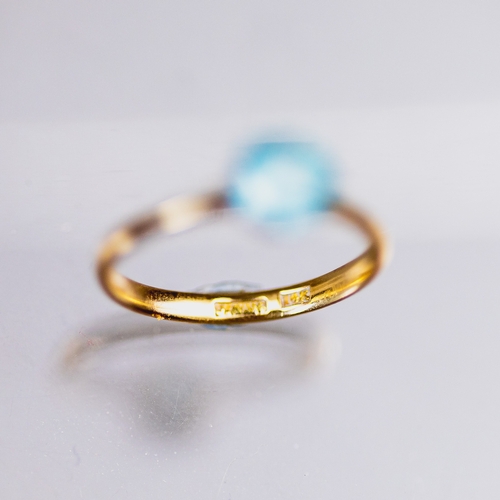 14ct gold ring, set with light blue stone, size O, 2.1g.