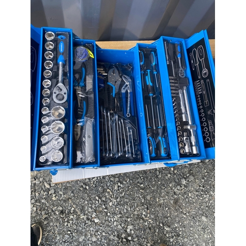 39 - 85pc Tool set With metal box
Brand New