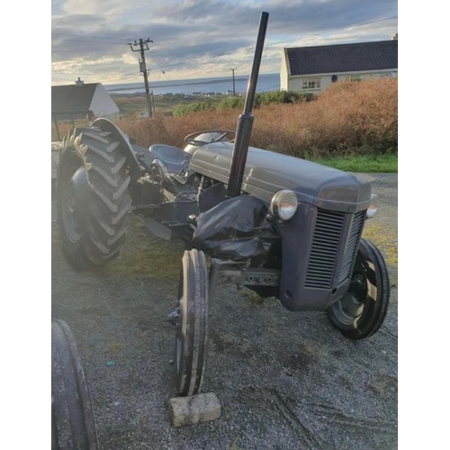 193 - Tractor T.20 Grey
Diesel 
Very easy to start 
Good runner 
All works as it should