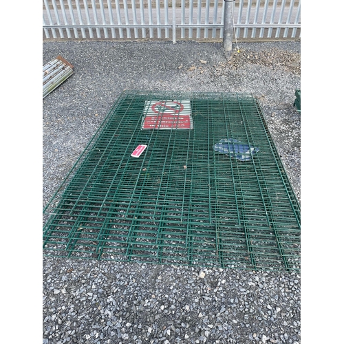 227 - Mesh secure fencing panels